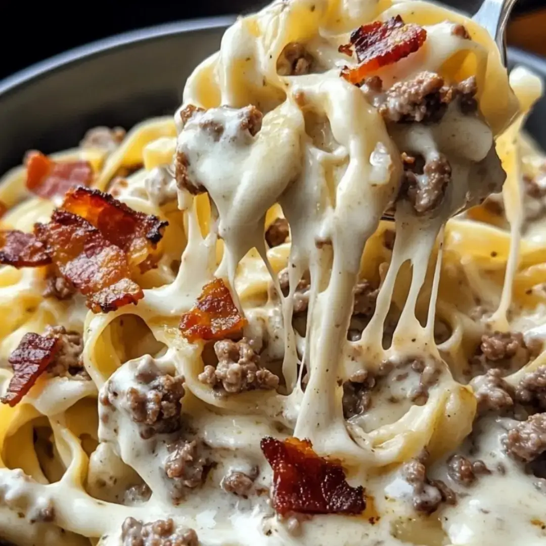 Loaded Beef and Bacon-Style Alfredo Pasta: A Comfort Food Fusion